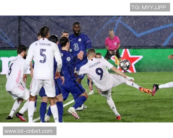 拜仁狂胜巴黎圣日耳曼五球大捷神奇扑救点燃全场热情