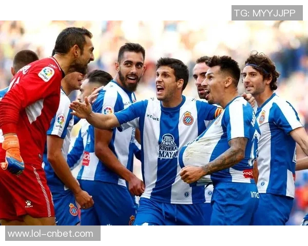 西甲激战：多特蒙德逆转里昂乌龙球成比赛转折点分析