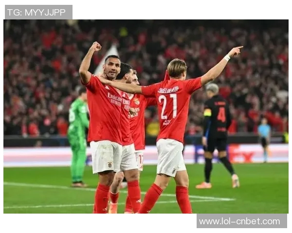 世界杯波尔图与本菲卡激战成平局乌龙球瞬间引发全场热烈反响