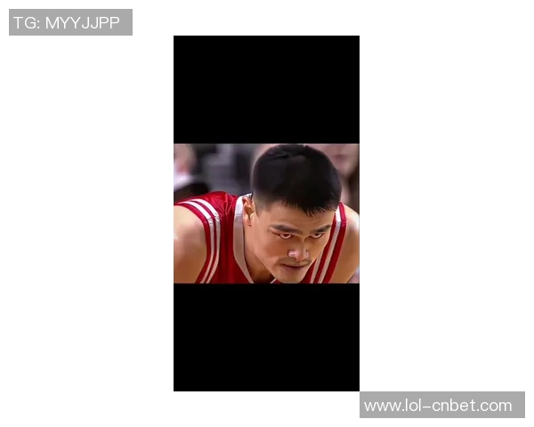 姚明扣篮时意外撞头引发热议球场上的意外瞬间成焦点