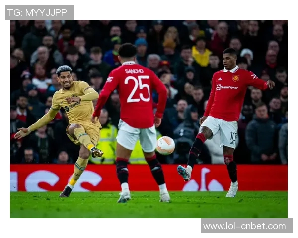 欧联杯经典对决曼联惊险逆转巴萨全场沸腾战报回顾