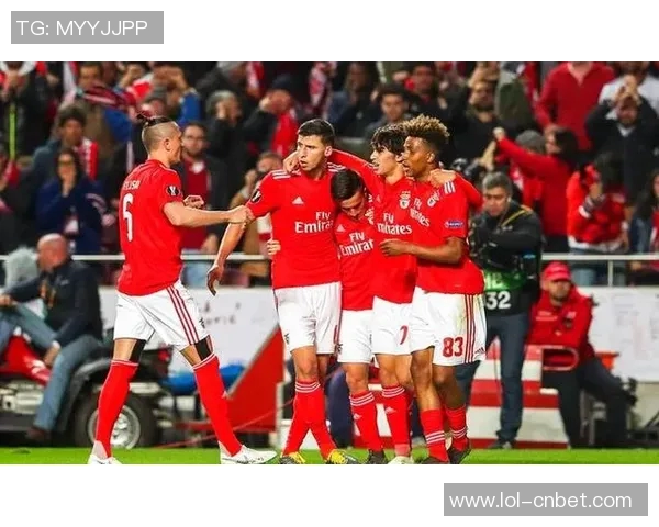 中超赛场惊现冷门本菲卡逆转那不勒斯引发争议判罚热议