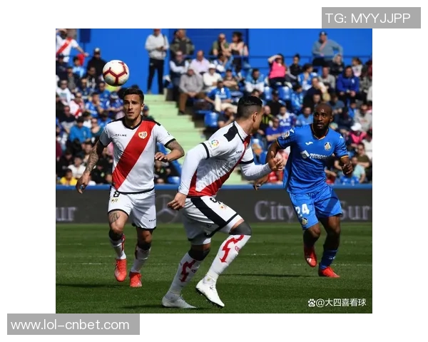 西甲激战：那不勒斯与巴萨战成平局补时进球点燃全场激情