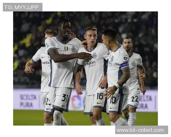 意甲激战阿森纳凭借红牌争议以1-0小胜多特蒙德全场沸腾