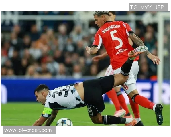 本菲卡狂胜切尔西五球大捷红牌事件引发全场热议与十大精彩进球回顾